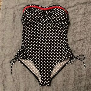 Kenneth Cole swimsuit. Size S.